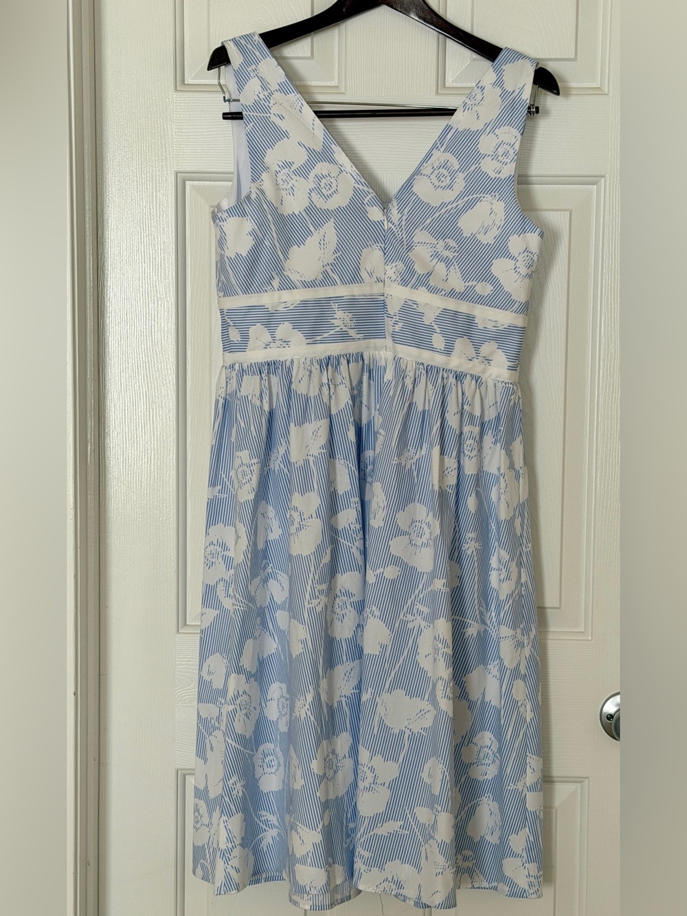 Karl Lagerfeld Paris Blue White Floral Fit & Flare Bow Cottagecore Dress Sz 8 - Picture 4 of 11